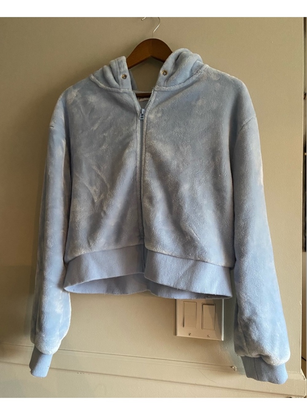 ☀️ Weekend Edition ☀️ baby blue fuzzy zip up sweater